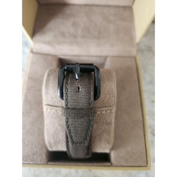 Burberry UTILITARIAN BU7855 Men's Watch in box - Picture 9 of 16